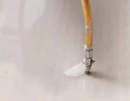 承德瓷砖空鼓维修公司专业解答在瓷砖铺贴过程中，如果使用的砂料过粗（如全部使用了粗砂），可能会导致以下问题